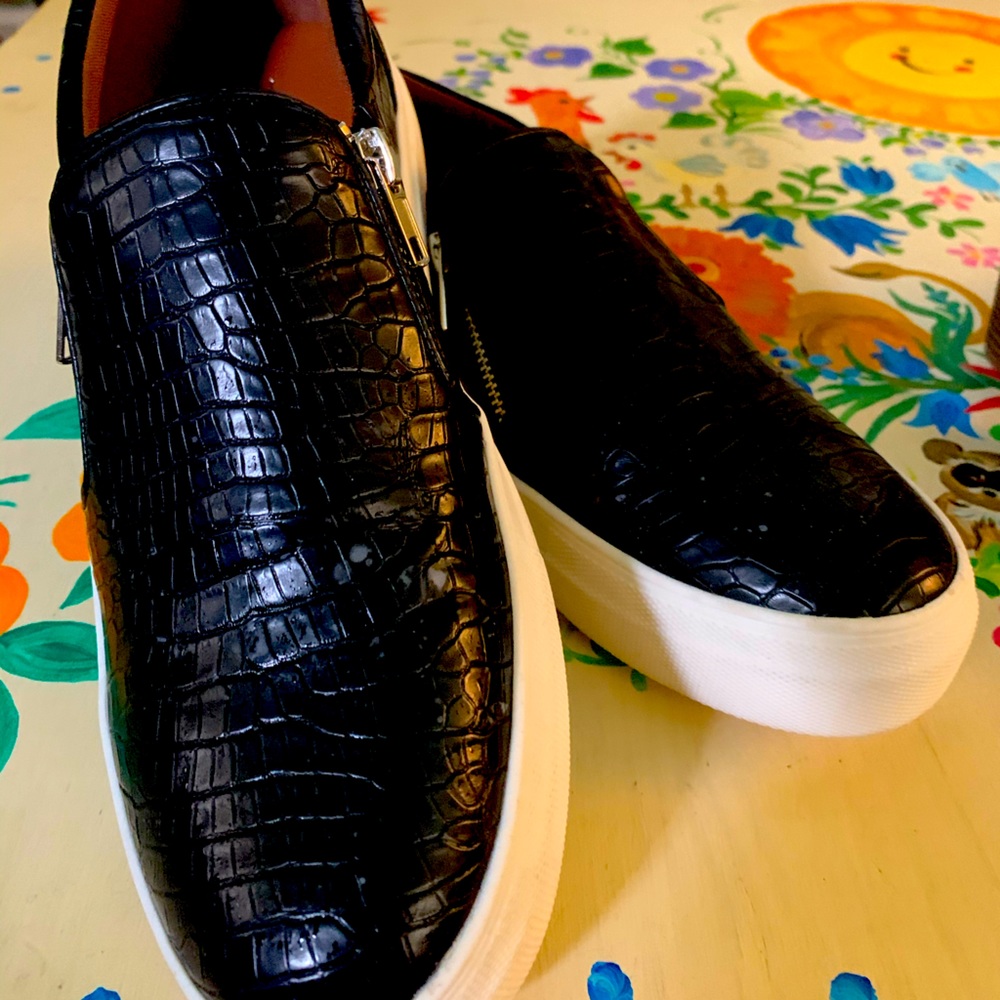 Black croc looking basic flats